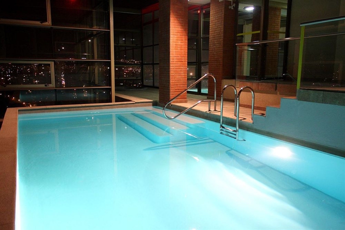 Imagen de la piscina del Apartamentos Alquílame - Apartamento Escuela Militar. Foto 10