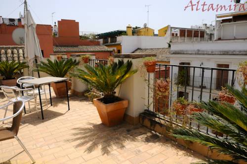 Imagen de los exteriores del Apartamentos Altamira, Centro Histórico Sevilla. Foto 6