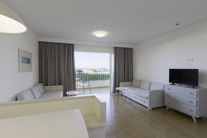 Imagen de la habitación del Apartamentos AluaSun Mediterr&aacute;neo - Hyatt Inclusive Collection. Foto 2