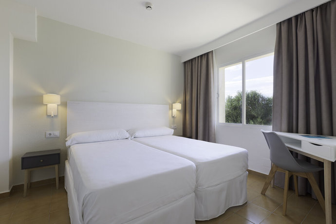 Imagen de la habitación del Apartamentos AluaSun Mediterr&aacute;neo - Hyatt Inclusive Collection. Foto 7