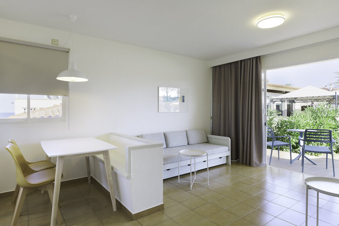Imagen de la habitación del Apartamentos AluaSun Mediterr&aacute;neo - Hyatt Inclusive Collection. Foto 9