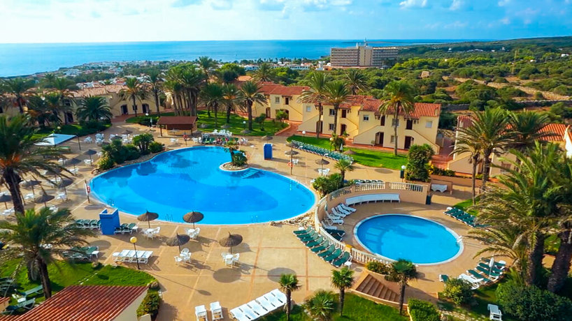 Imagen de la piscina del Apartamentos AluaSun Mediterr&aacute;neo - Hyatt Inclusive Collection. Foto 15