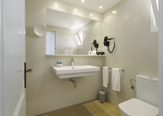 Imagen de la habitación del Apartamentos Aluasun Mediterráneo Hotel. Foto 3