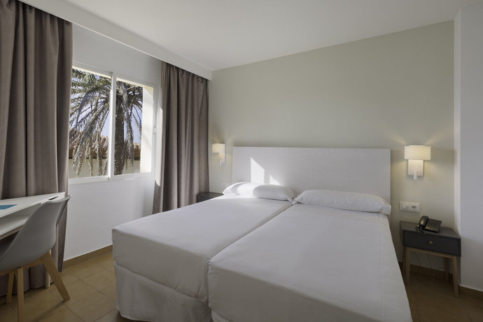 Imagen de la habitación del Apartamentos Aluasun Mediterráneo Hotel. Foto 4