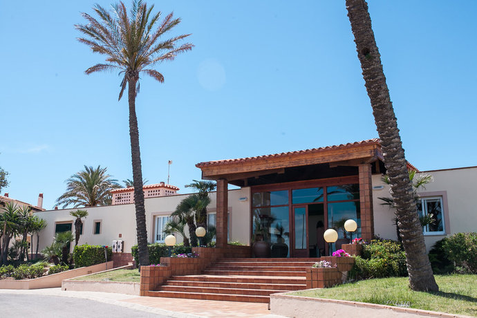 Imagen de los exteriores del Apartamentos Aluasun Mediterráneo Hotel. Foto 11