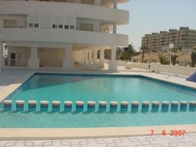 Imagen de la piscina del Apartamentos Aluse. Foto 8