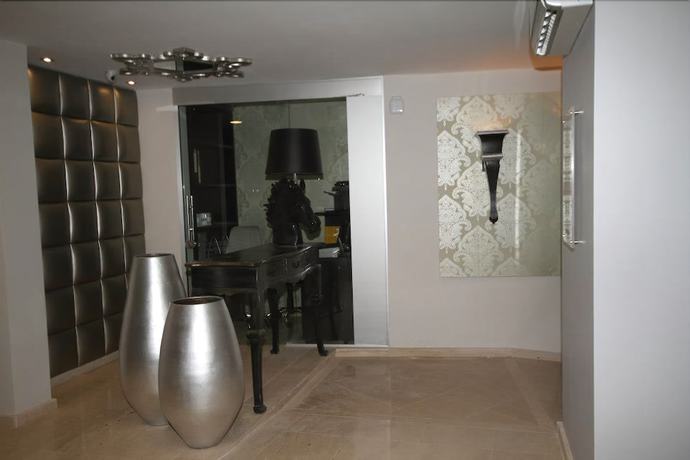 Imagen de los interiores del Apartamentos Alvear Suites. Foto 16