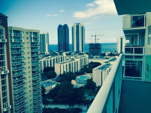 Imagen de los exteriores del Apartamentos America Luxury Intracoastal Apartments. Foto 10