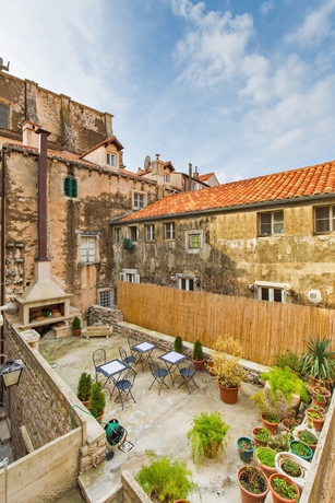 Imagen de los exteriores del Apartamentos Amoret. Foto 16