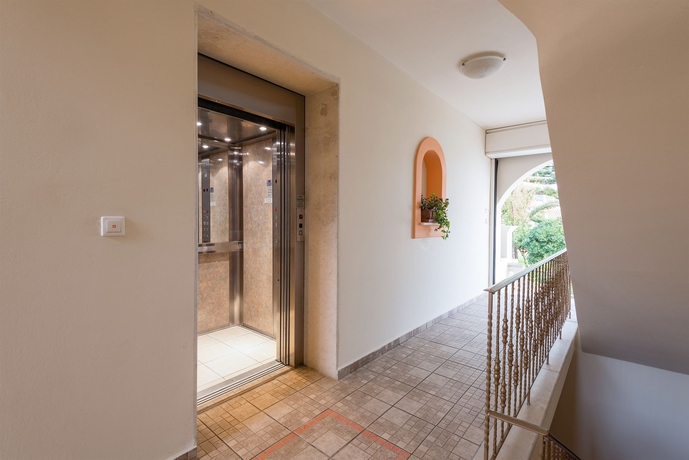 Imagen de los interiores del Apartamentos Andreolas Luxury Suites. Foto 16