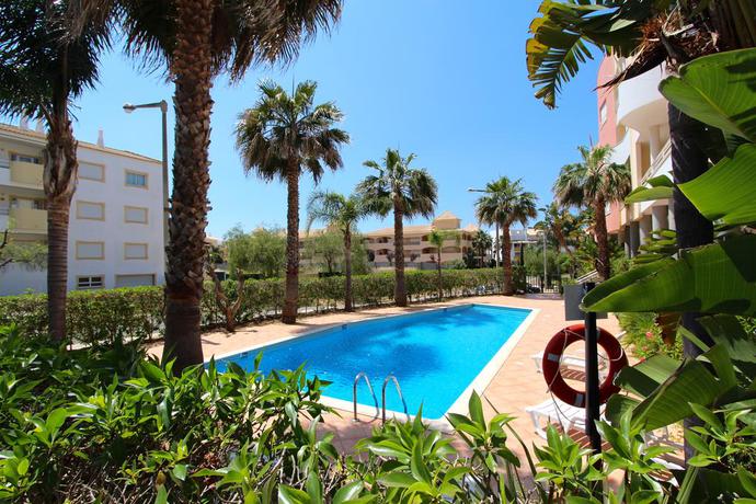 Imagen de la piscina del Apartamentos Antelius. Foto 14