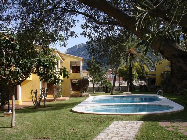 Imagen de la piscina del Apartamentos Apartamentos Azahar. Foto 11