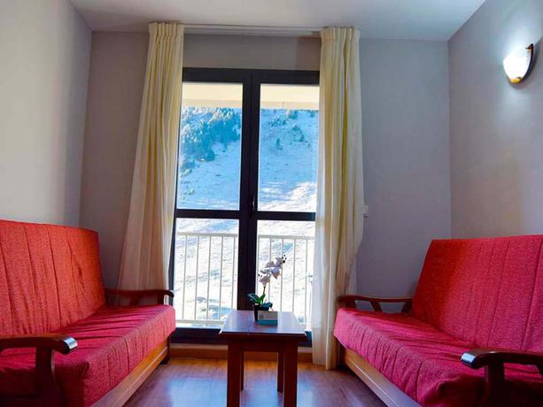 Imagen general del Apartamentos Apartamentos Candanchú 3000. Foto 11