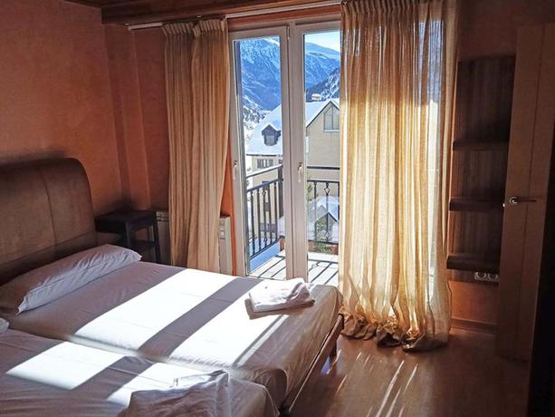 Imagen general del Apartamentos Apartamentos Candanchú 3000. Foto 16