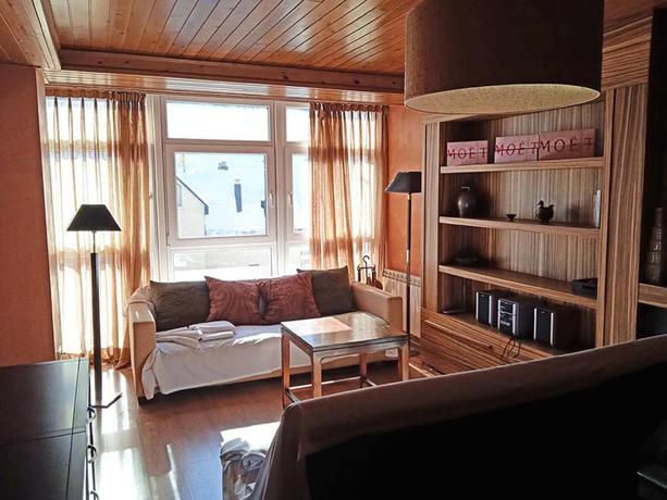 Imagen general del Apartamentos Apartamentos Candanchú 3000. Foto 18