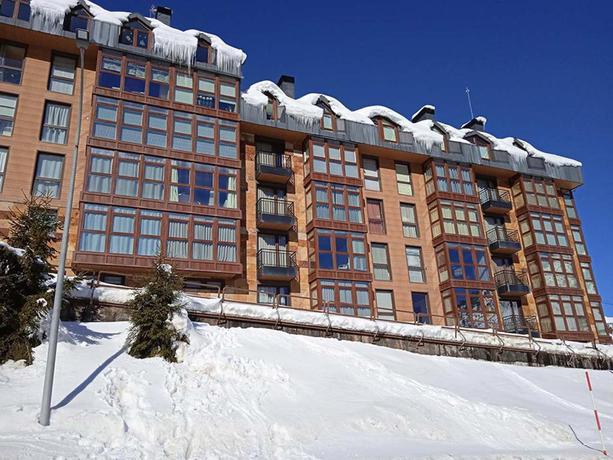 Imagen general del Apartamentos Apartamentos Candanchú 3000. Foto 19