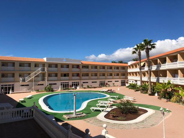 Imagen de los exteriores del Apartamentos Apartamentos Carolina. Foto 16