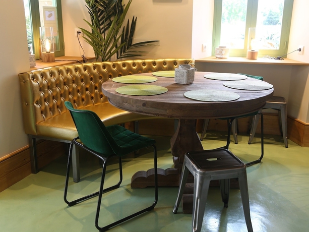 Imagen del bar/restaurante del Apartamentos Apartamentos El Cardeo. Foto 8