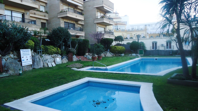 Imagen de la piscina del Apartamentos Apartamentos Saint Trop. Foto 10