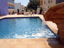 Imagen de la piscina del Apartamentos Apartamentos Sierra De Irta 3000. Foto 4