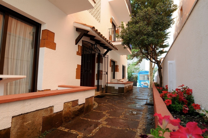 Imagen de los exteriores del Apartamentos Apartaments Ar Caribe. Foto 6