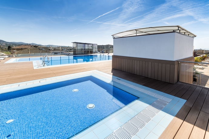 Imagen de la piscina del Apartamentos Apartaments Condado. Foto 15