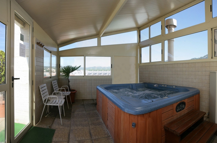 Imagen de la piscina del Apartamentos Apartaments Rosa Clara. Foto 12