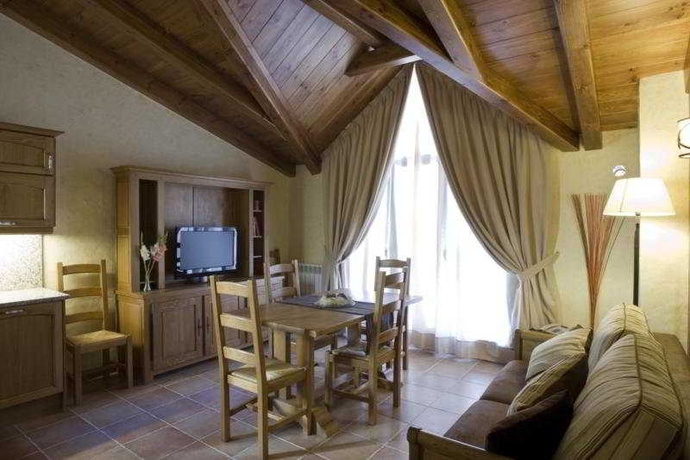 Imagen general del Apartamentos Apartaments Turístics Els Llacs. Foto 7