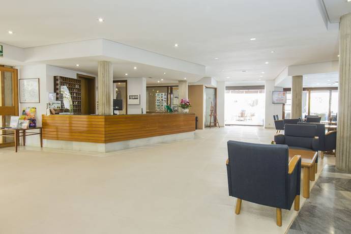 Imagen de los interiores del Apartamentos Aparthotel Flora. Foto 16