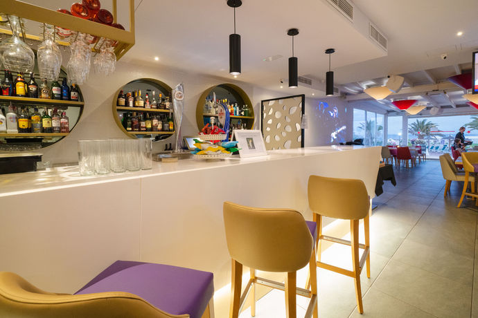 Imagen del bar/restaurante del Apartamentos Aparthotel Ilunion Costa Sal Lanzarote. Foto 3