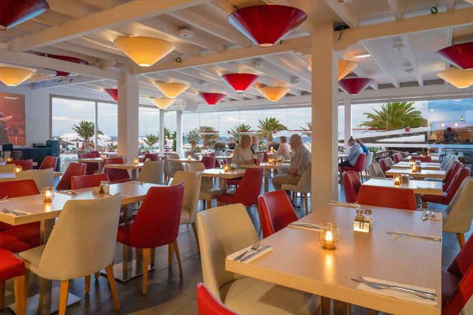 Imagen del bar/restaurante del Apartamentos Aparthotel Ilunion Costa Sal Lanzarote. Foto 4