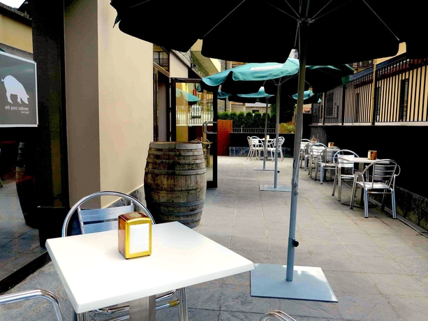 Imagen del bar/restaurante del Apartamentos Aparthotel Nou Vielha. Foto 4