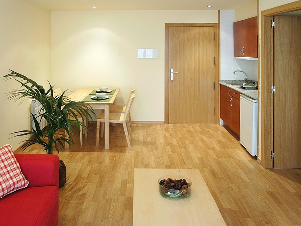 Imagen de los interiores del Apartamentos Aparthotel Nou Vielha. Foto 14