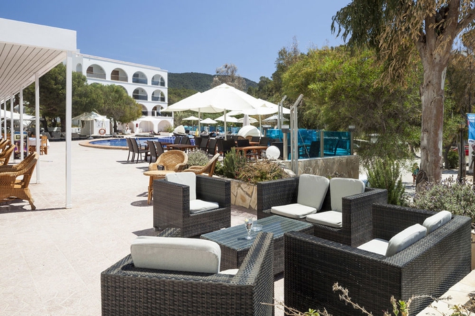 Imagen de los exteriores del Apartamentos Aparthotel Puerto Cala Vadella. Foto 5