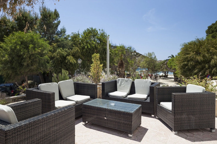 Imagen de los exteriores del Apartamentos Aparthotel Puerto Cala Vadella. Foto 6