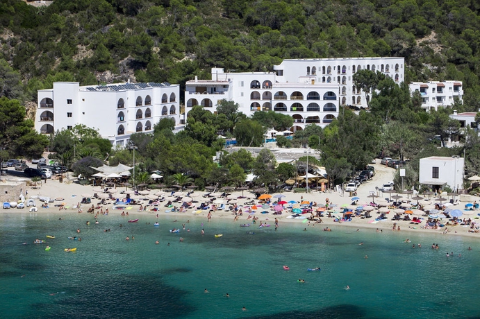 Imagen de los exteriores del Apartamentos Aparthotel Puerto Cala Vadella. Foto 7