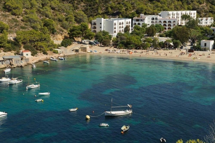 Imagen de los exteriores del Apartamentos Aparthotel Puerto Cala Vadella. Foto 9