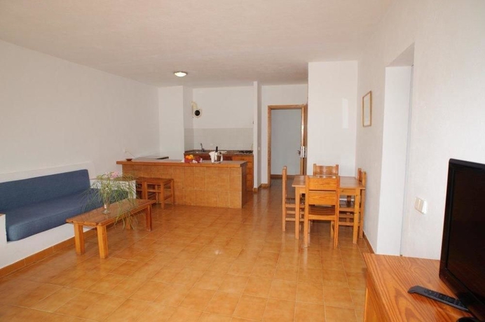 Imagen de los interiores del Apartamentos Aparthotel Puerto Cala Vadella. Foto 13