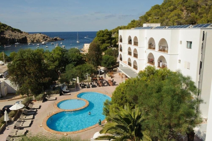 Imagen de la piscina del Apartamentos Aparthotel Puerto Cala Vadella. Foto 16