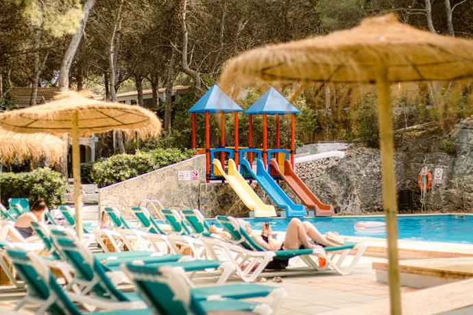 Imagen de la piscina del Apartamentos Aparthotel Sol Parc. Foto 21