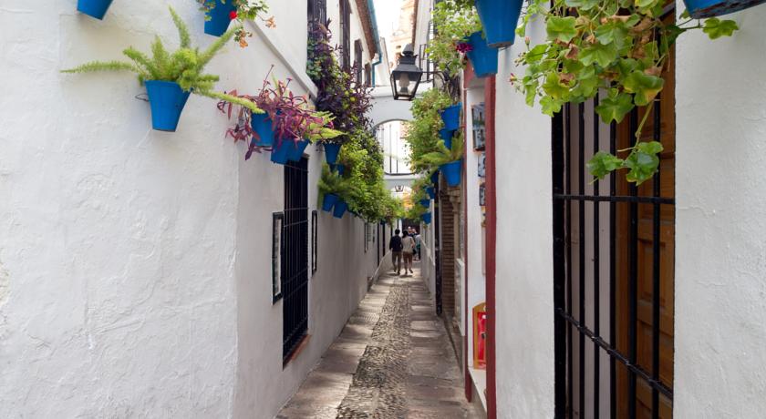 Imagen de los exteriores del Apartamentos Apartment C&oacute;rdoba C/Buen Pastor. Foto 4