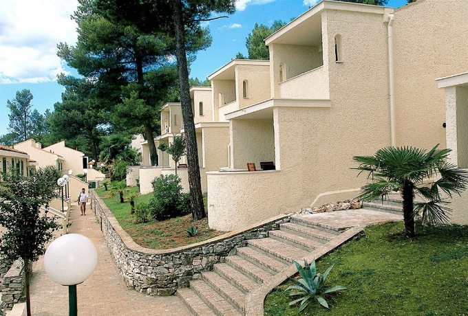 Imagen de los exteriores del Apartamentos Apartments Bellevue Plava Laguna. Foto 6