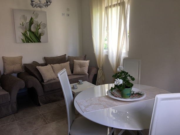 Imagen de los interiores del Apartamentos Apartments Herceg Novi. Foto 9