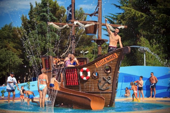 Imagen de la piscina del Apartamentos Apartments Stella Plava Laguna. Foto 19