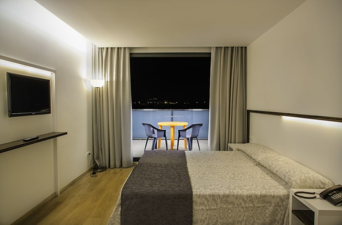 Imagen de la habitación del Apartamentos Apartotel Playa Oliva. Foto 4