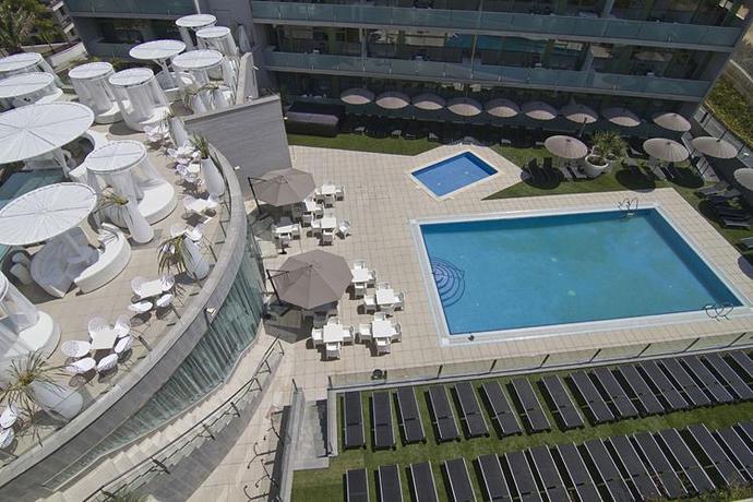 Imagen de la piscina del Apartamentos Apolo Suites Rentalmar. Foto 5