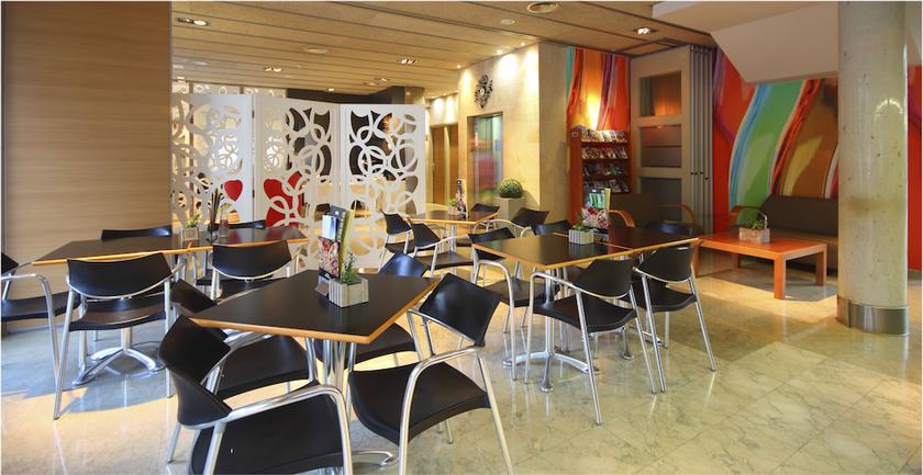 Imagen del bar/restaurante del Apartamentos Aqua Hotel Nostre Mar Apartaments. Foto 5