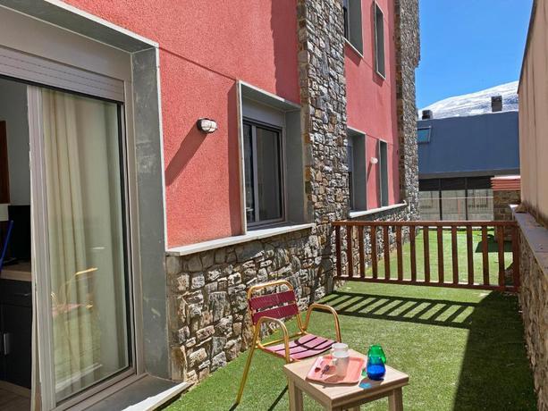 Imagen de los exteriores del Apartamentos Araco 3000. Foto 15