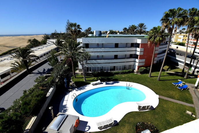 Imagen de la piscina del Apartamentos Arco Iris, Playa del Inglés. Foto 14