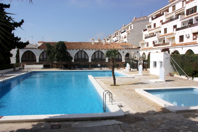 Imagen de la piscina del Apartamentos Arcos De Las Fuentes 3000. Foto 15